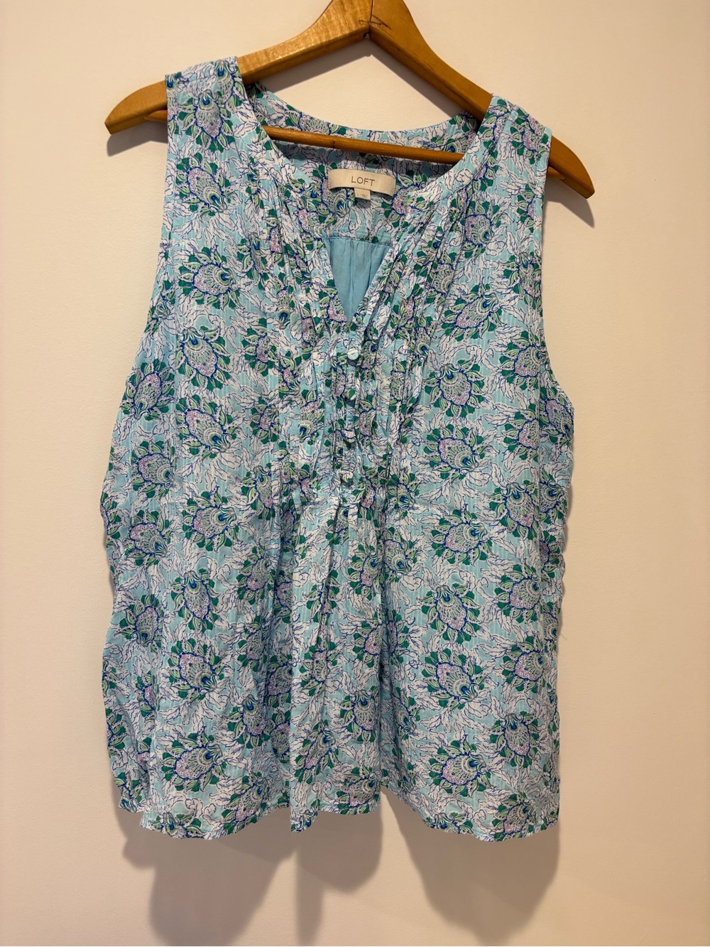LOFT Light Blue Floral Pintuck Sleeveless V-Neck Camisole - Picture 6 of 8